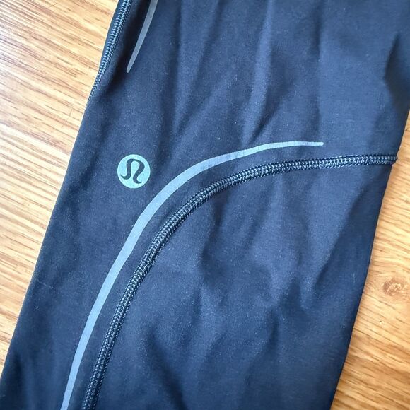 Lululemon Base Pace High-Rise Reflective Tight 25" Size 4 - Picture 3 of 5